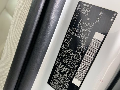 Used 2019 Volvo XC60 T5 Momentum w/ Premium Package image 12