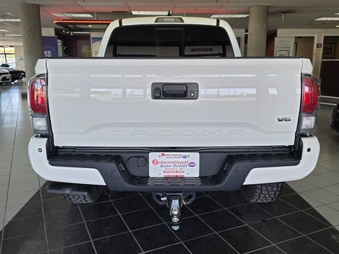 Used 2020 Toyota Tacoma TRD Sport w/ Technology Package AWD/4WD image 7