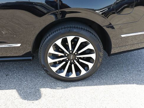 Certified 2024 Lincoln Navigator Reserve AWD/4WD image 4