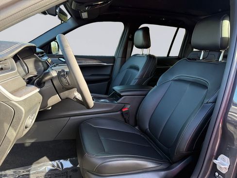 New 2025 Jeep Grand Cherokee Limited image 11