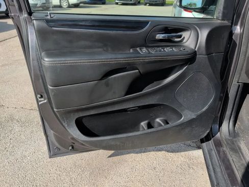 Used 2018 Dodge Grand Caravan SE FWD image 14
