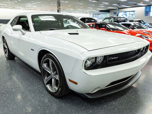 Used 2014 Dodge Challenger R/T image 3