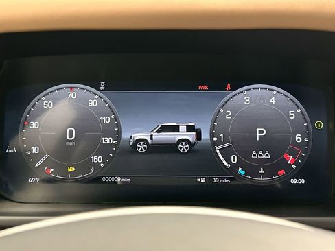 Certified 2025 Land Rover Defender 90 S AWD/4WD image 13