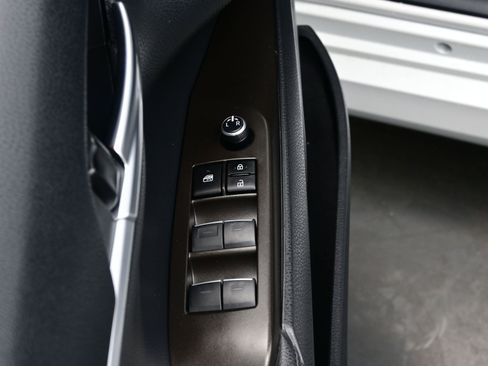 Used 2023 Toyota Camry XLE image 10