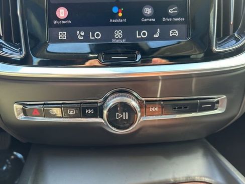 Used 2025 Volvo V60 B5 Cross Country Plus image 25