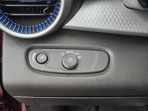 Used 2024 Chevrolet Trax LS w/ LS Convenience Package FWD image 21