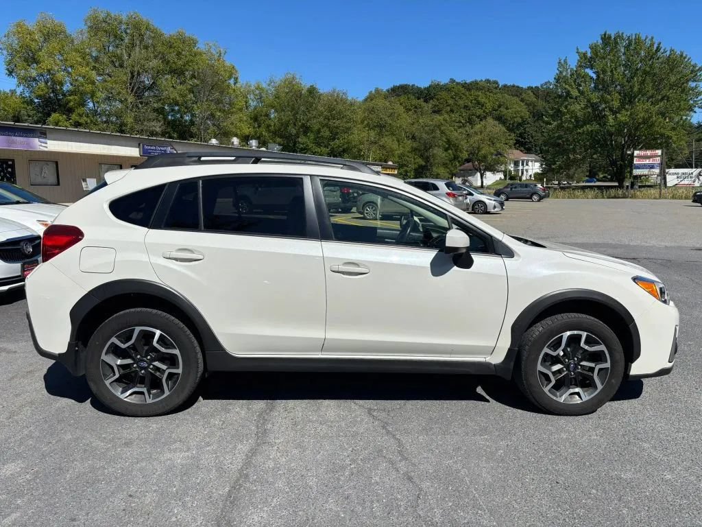 Used 2017 Subaru Crosstrek 2.0i Premium AWD/4WD image 9