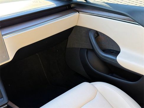 Used 2022 Tesla Model S Base image 13