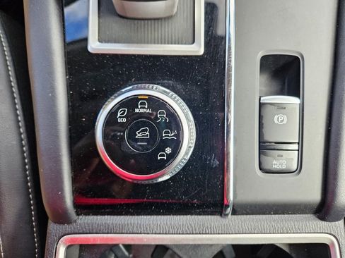 Used 2024 Mitsubishi Outlander SE image 29