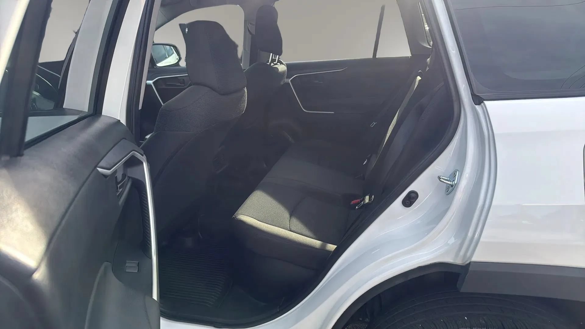 Used 2025 Toyota RAV4 LE AWD/4WD image 9