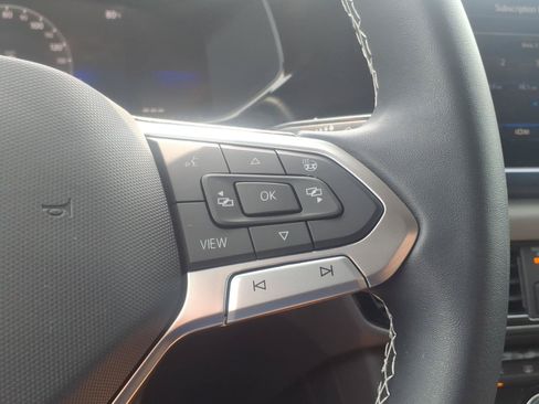 Certified 2023 Volkswagen Taos SE FWD image 17