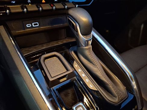 Used 2024 GMC Canyon Elevation w/ Elevation Premium Package image 22