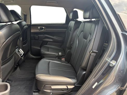 Used 2022 Kia Sorento EX image 14