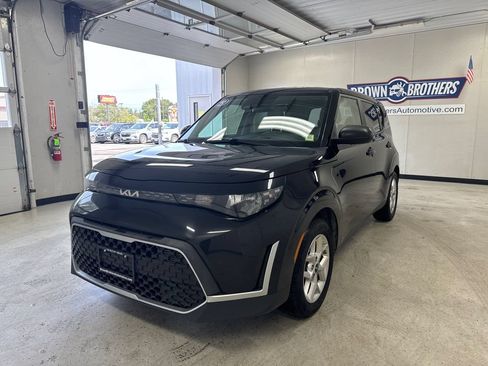 Used 2023 Kia Soul LX w/ LX Technology Package FWD image 2