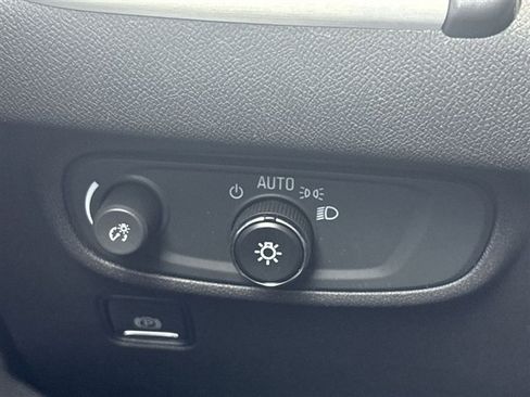 Used 2023 GMC Terrain SLE FWD image 17