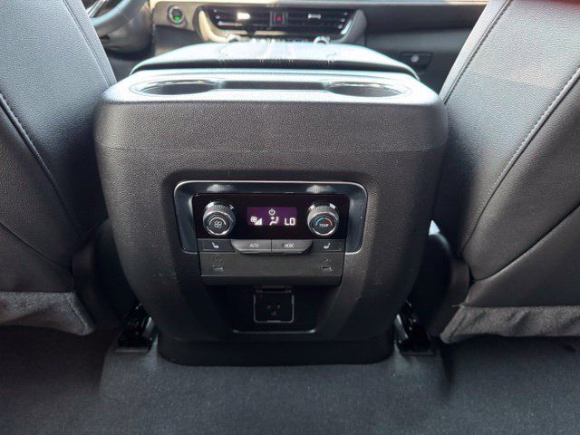 Used 2025 Chevrolet Suburban High Country AWD/4WD image 10