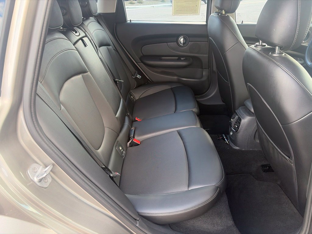 Used 2016 MINI Cooper Clubman FWD image 15