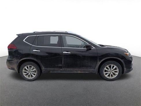 Used 2020 Nissan Rogue SV image 2