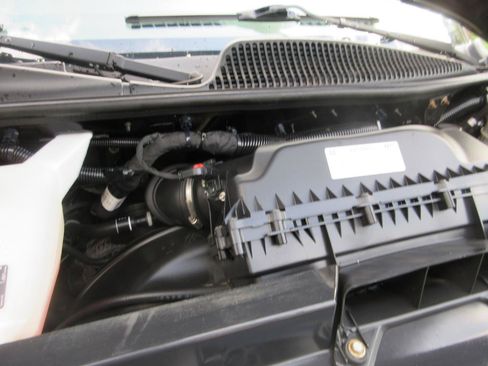 Used 2018 Chevrolet Express 2500 w/ Driver Convenience Package RWD image 34