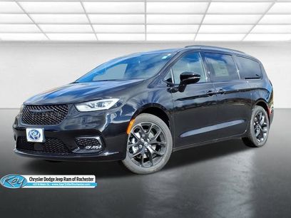 New 2026 Chrysler Pacifica Select