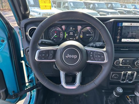Used 2024 Jeep Wrangler Sahara image 26