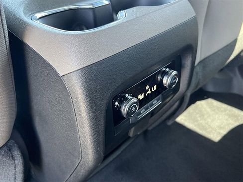 New 2025 GMC Acadia Elevation image 25