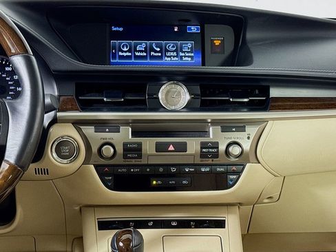 Used 2015 Lexus ES 350 w/ Luxury Package FWD image 11