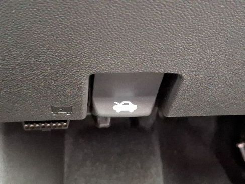 New 2027 Chevrolet Bolt LT w/ Comfort Package FWD image 17
