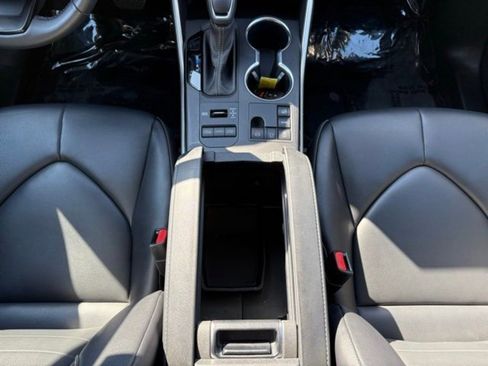 Used 2024 Toyota Highlander XLE image 68