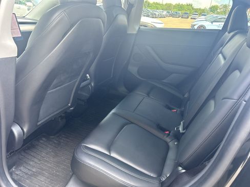 Used 2021 Tesla Model Y Long Range AWD/4WD image 7