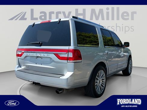 Used 2017 Lincoln Navigator Select AWD/4WD image 5