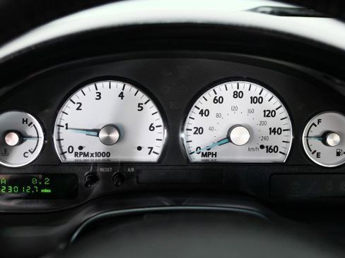 Used 2004 Ford Thunderbird image 19