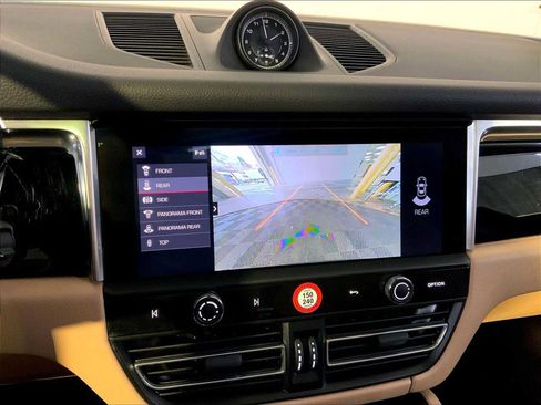 Certified 2026 Porsche Macan AWD/4WD image 31
