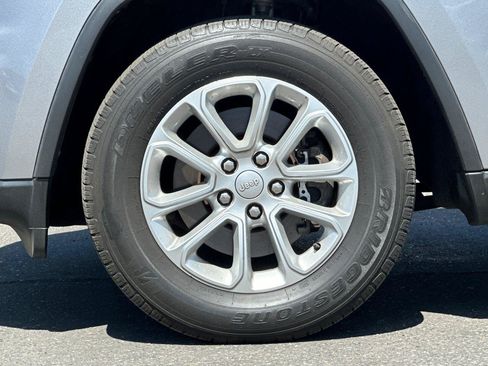 Used 2021 Jeep Grand Cherokee Laredo RWD image 25