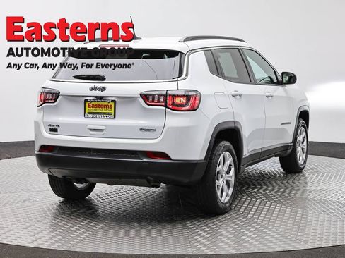 Used 2024 Jeep Compass Latitude AWD/4WD image 5