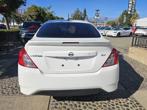 Used 2019 Nissan Versa SV image 3