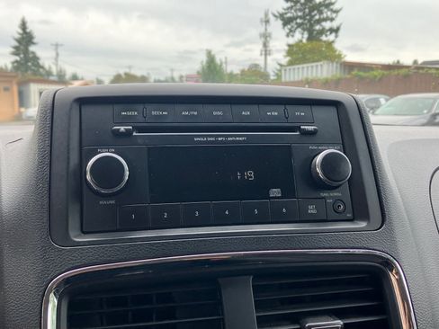 Used 2014 Dodge Grand Caravan American Value Package image 27