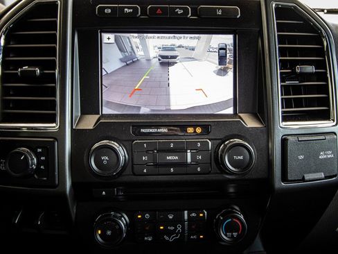 Used 2017 Ford F250 XLT w/ XLT Premium Package image 3