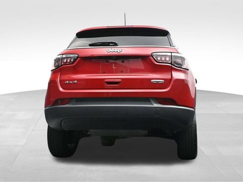 Used 2020 Jeep Compass Latitude w/ Cold Weather Group AWD/4WD image 38