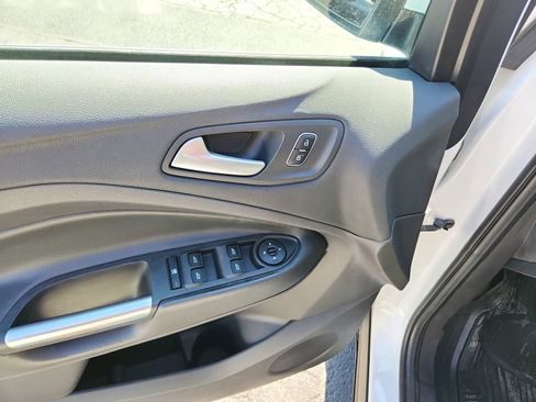 Used 2017 Ford Escape SE FWD image 18