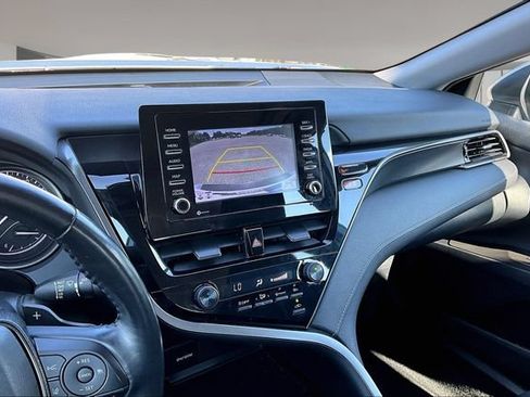 Used 2021 Toyota Camry SE w/ Cold Weather Package FWD image 13