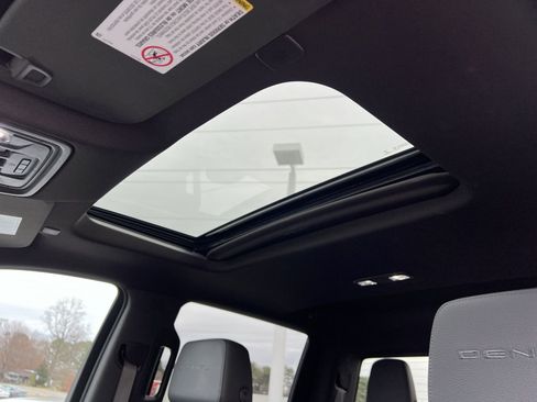 Used 2021 GMC Sierra 2500 Denali w/ Denali Ultimate Package image 21