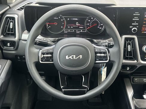 Used 2023 Kia Sorento LX image 19