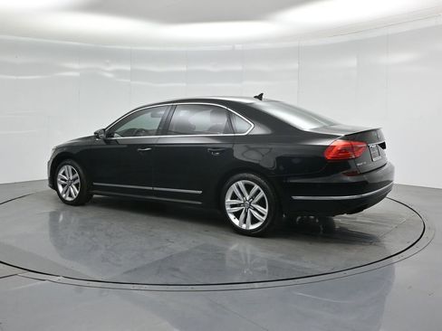 Used 2016 Volkswagen Passat 3.6 SEL Premium image 6