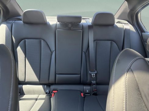 Used 2025 BMW 330i Sedan w/ Convenience Package image 19