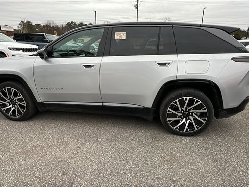 Used 2025 Jeep Wagoneer S Limited w/ Comfort Package image 11