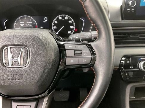 Certified 2025 Honda Pilot TrailSport image 24