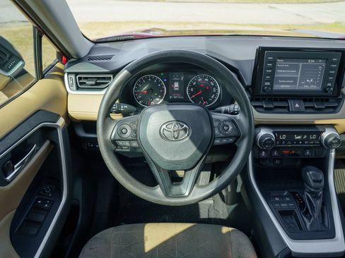 Used 2019 Toyota RAV4 XLE w/ Convenience Package FWD image 26