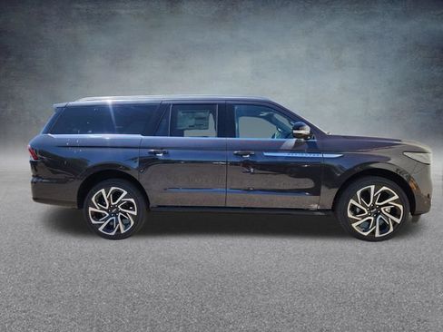 New 2026 Lincoln Navigator L Reserve AWD/4WD image 8