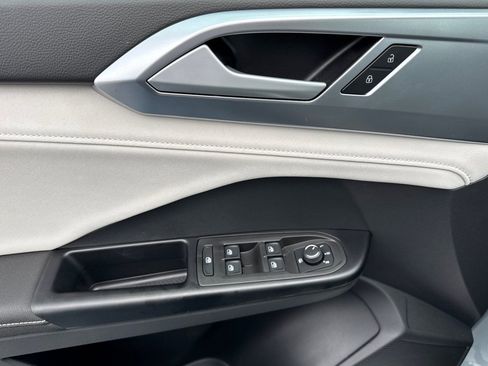 New 2026 Volkswagen Taos SE AWD/4WD image 11